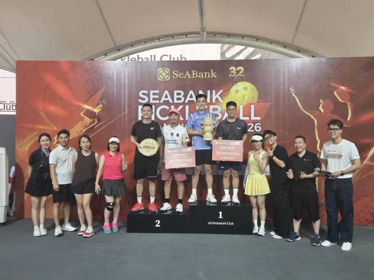 Tập thể vận động viên và ban tổ chức tại giải SeABank Pickleball Championship
